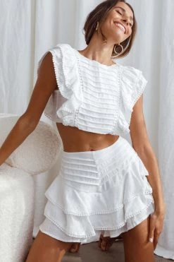 Wild And Free Pintuck Pleat And Layered Ruffle Shorts White 9 Wild And Free Pintuck Pleat And Layered Ruffle Shorts White -Fashion women's clothing 63362D S WHITE 2