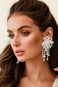 Winslet Pearl Bead Flower Earrings White -Fashion women's clothing ER00017 WHITE 2