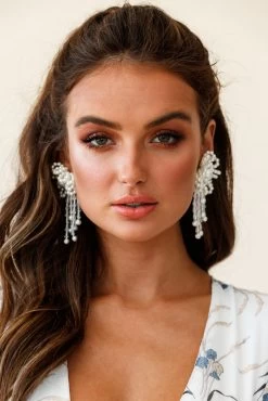 Winslet Pearl Bead Flower Earrings White -Fashion women's clothing ER00017 WHITE 4