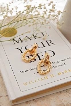 Melrose Twisted Oval Earrings Gold