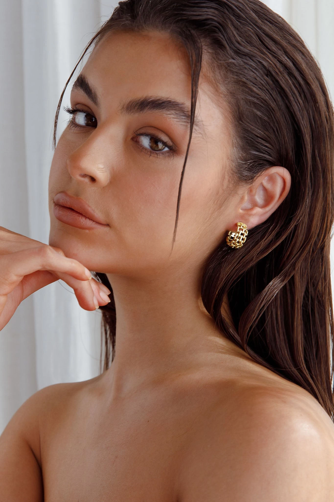 Vivienne Square Link Small Hoop Earrings Gold 4 Vivienne Square Link Small Hoop Earrings Gold - Image 4