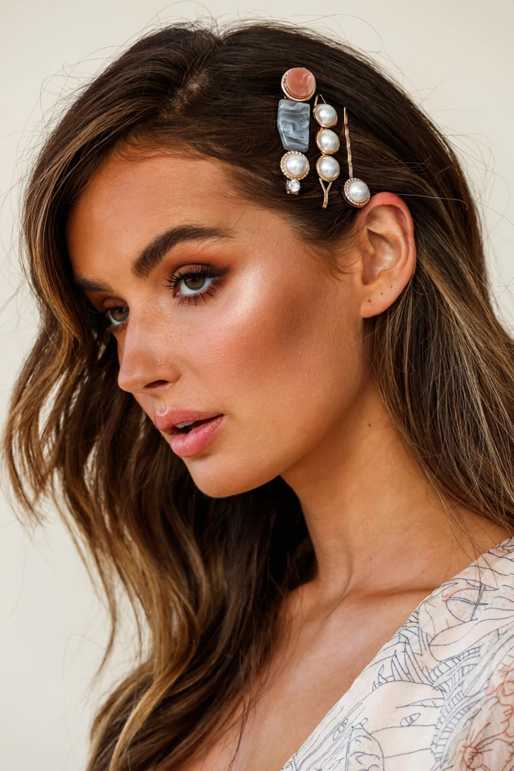 Mabel Pearl And Acrylic Clip Trio Pink 2 Mabel Pearl And Acrylic Clip Trio Pink - Image 2