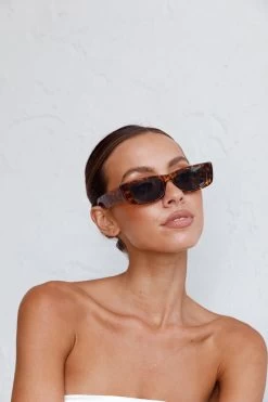 Monica Classic 90's Square Frame Sunglasses Tort 11 Monica Classic 90's Square Frame Sunglasses Tort -Fashion women's clothing SG004TORT 5