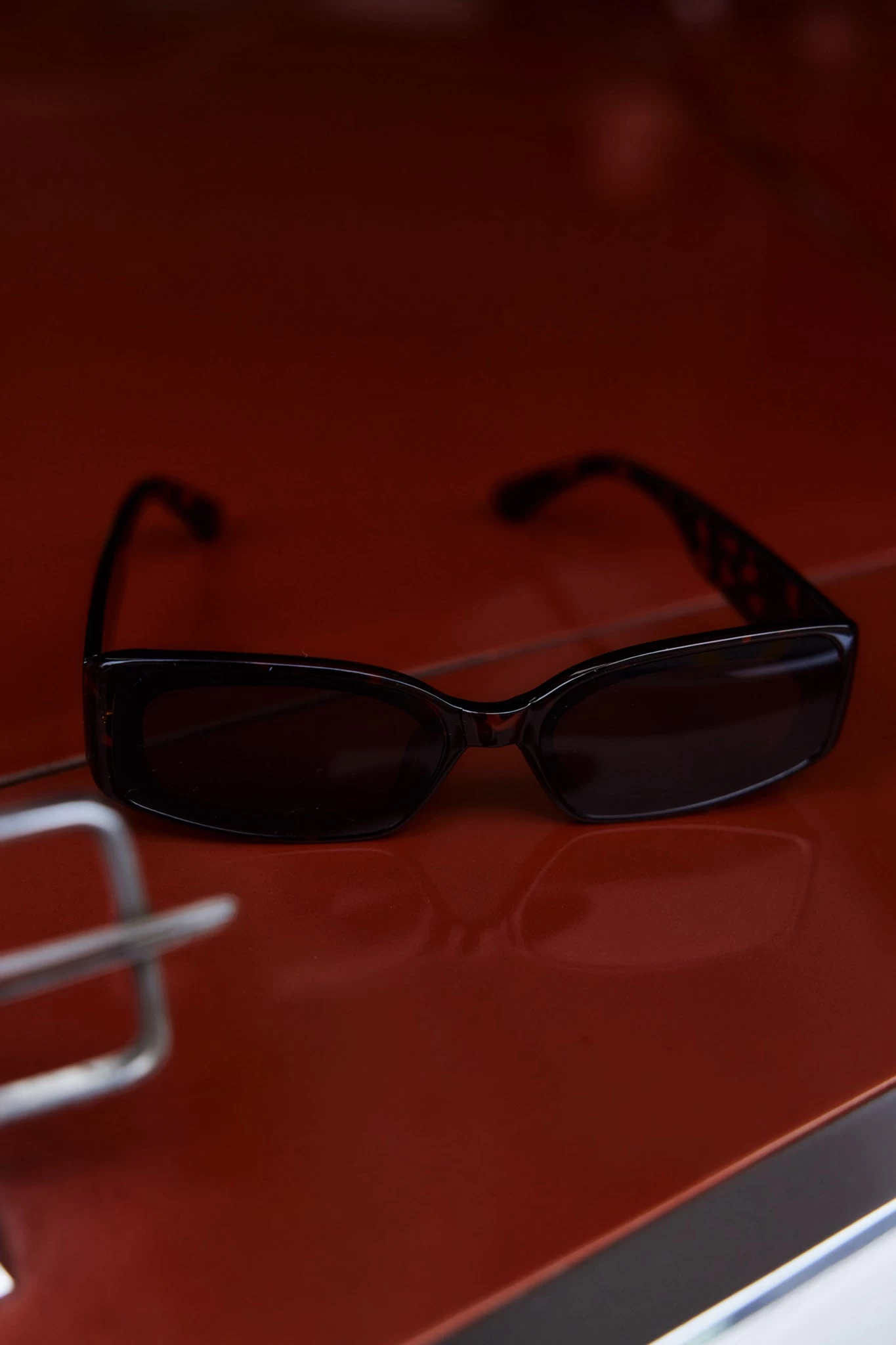 Kendall Slim Rectangle Sunglasses Tortoiseshell Brown 3 Kendall Slim Rectangle Sunglasses Tortoiseshell Brown - Image 3