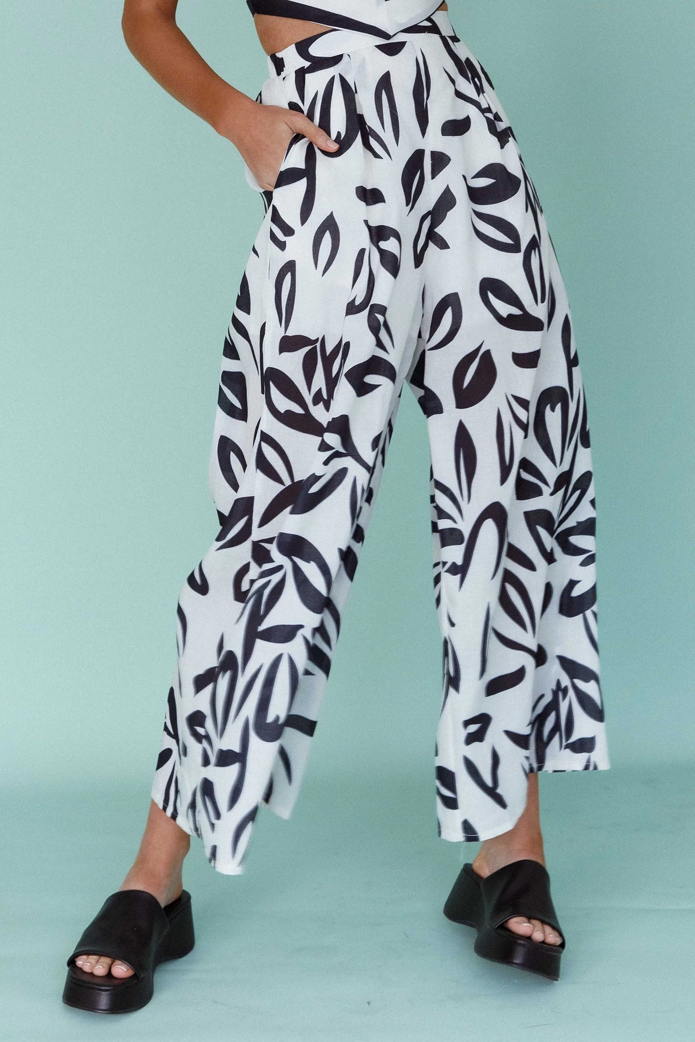 Randi Wide Leg Pants Leaf Print Black 1 Randi Wide Leg Pants Leaf Print Black